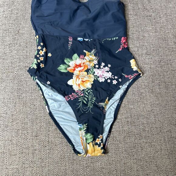 CUPSHE One Piece Swimsuit Tummy Control Halter Bathing Suit Cutout Scalloped M - Picture 4 of 13